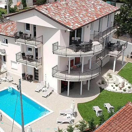 Amazing In With Swimming Pool *