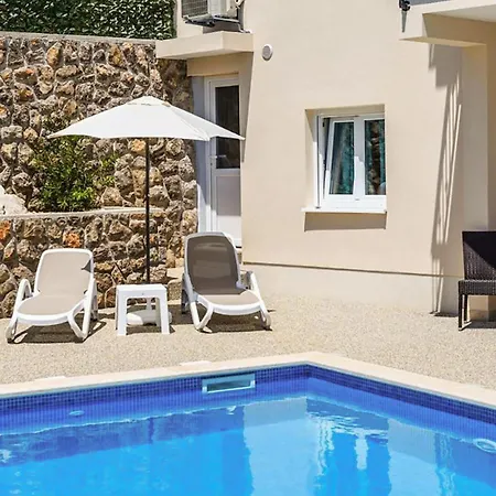 Amazing In With Swimming Pool Apartmán Ika