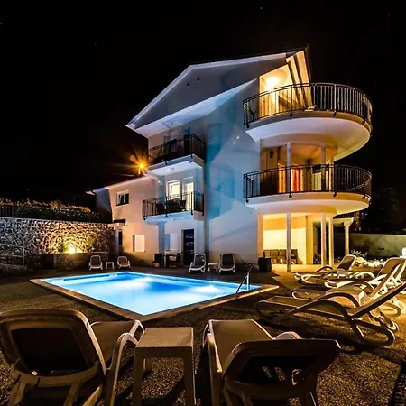 Amazing In With Swimming Pool * Ika