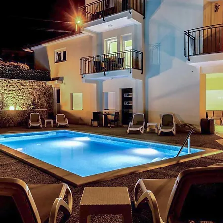 Amazing In With Swimming Pool