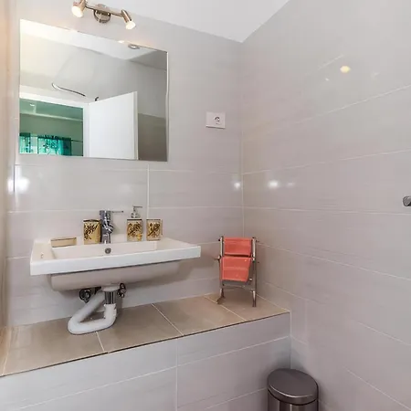 Apartmán Amazing In With Swimming Pool